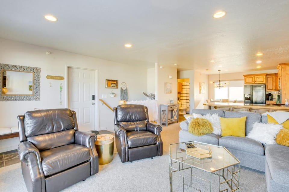 6 Mi to Powder Mtn w/ Shuttle: Cozy Eden Condo! House in Utah
