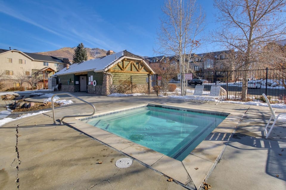 6 Mi to Powder Mtn w/ Shuttle: Cozy Eden Condo! House in Utah