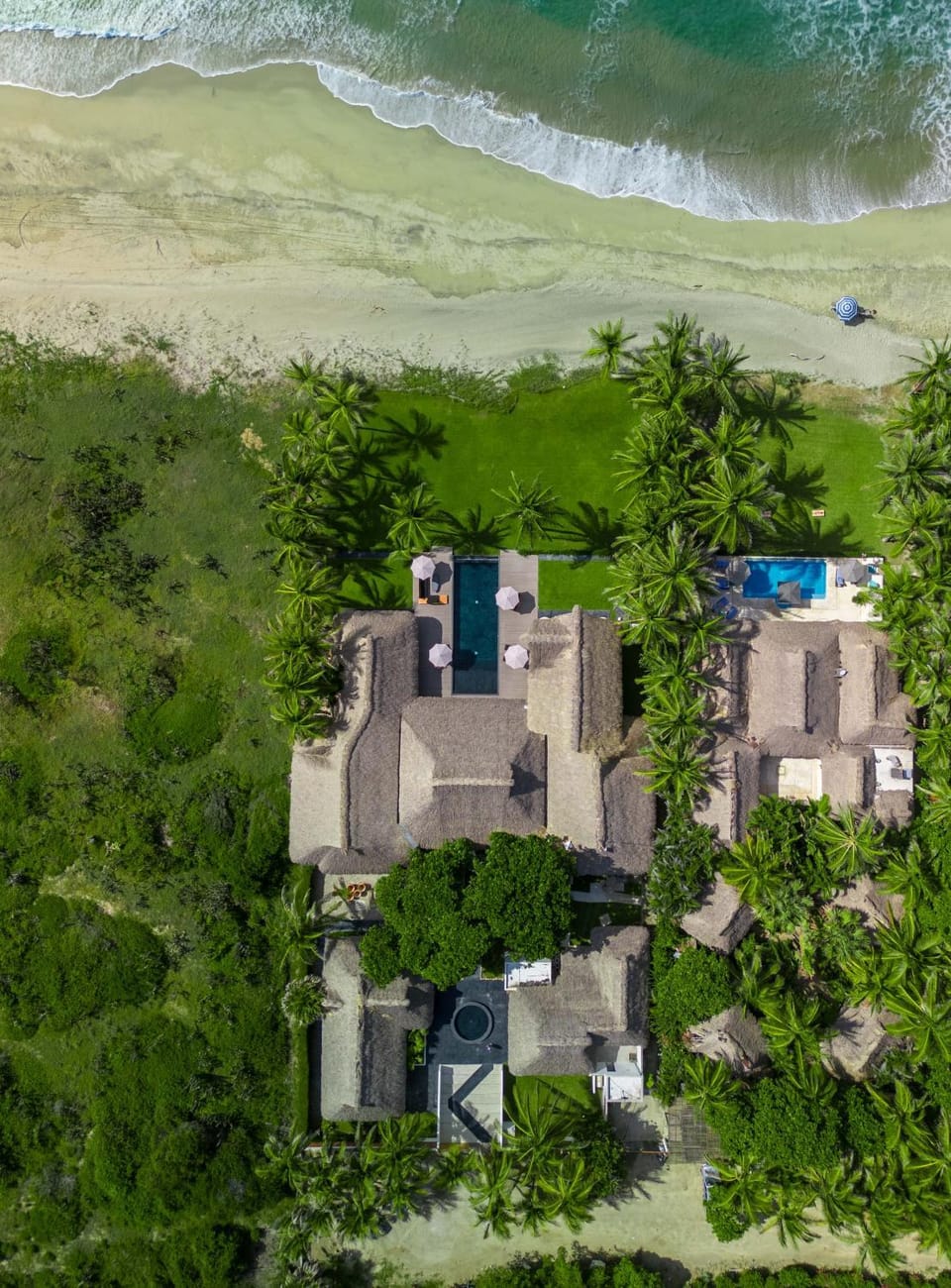 Property building, Natural landscape, Bird's eye view, Beach, Pool view, Sea view, Swimming pool