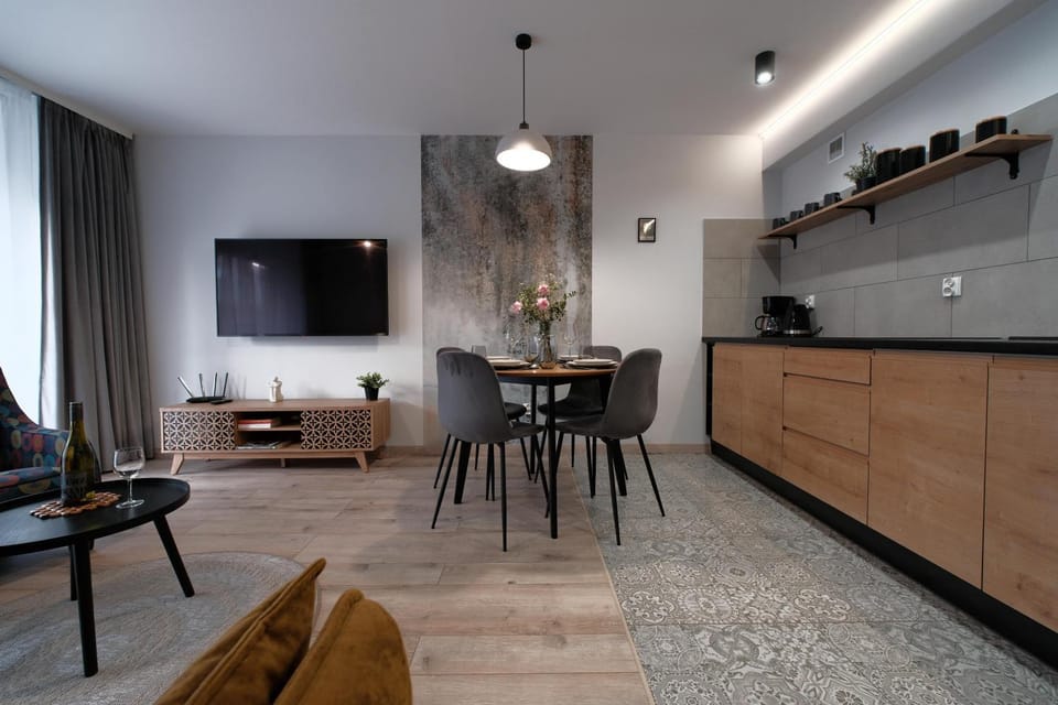 TV and multimedia, Kitchen or kitchenette, Living room, Seating area, Dining area