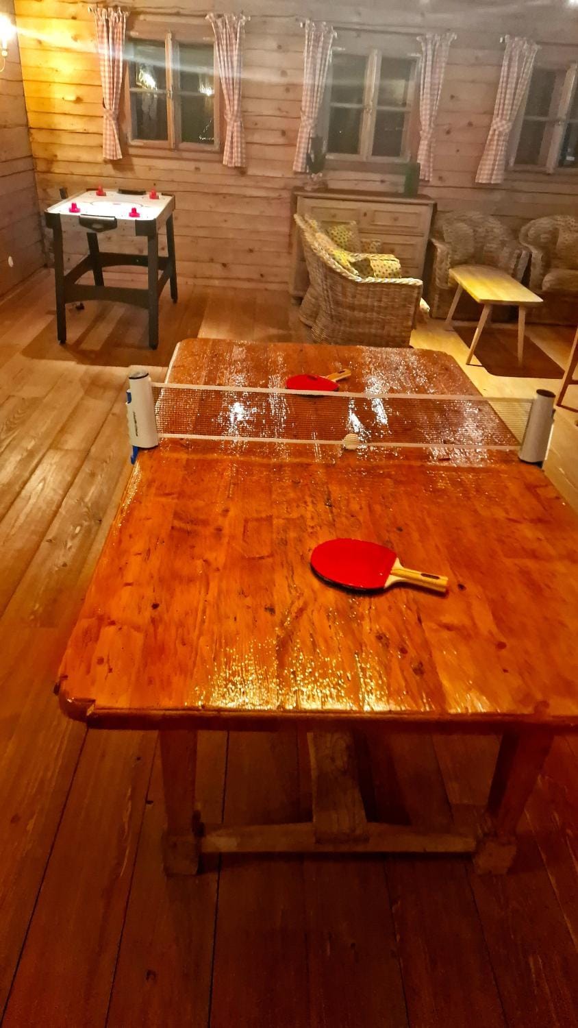 Game Room, Entertainment