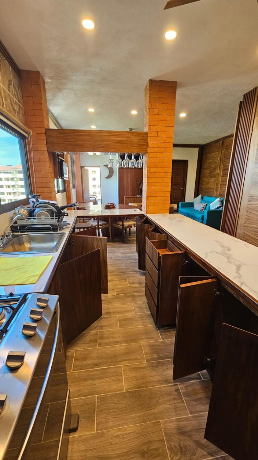 Kitchen or kitchenette
