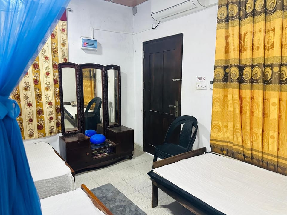 Photo of the whole room, Bedroom, air conditioner