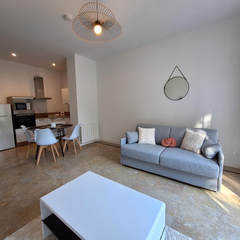 Appart chic calme rdc-jardin-terrasse-centre Mayenne Apartment in Normandy