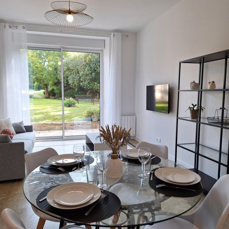 Appart chic calme rdc-jardin-terrasse-centre Mayenne Apartment in Normandy