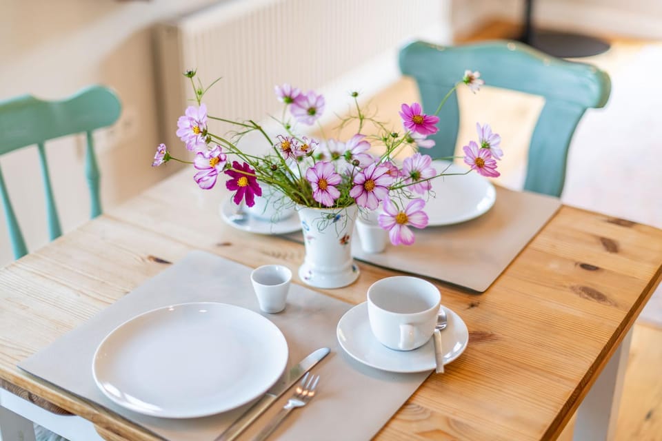 Seating area, Dining area