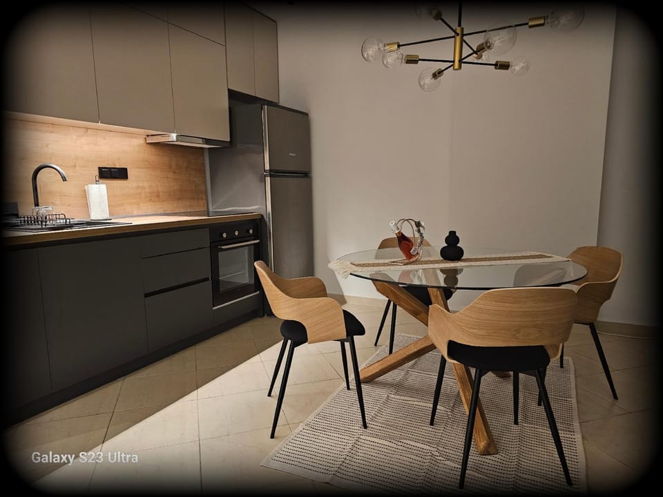 Kitchen or kitchenette, Dining area, stove