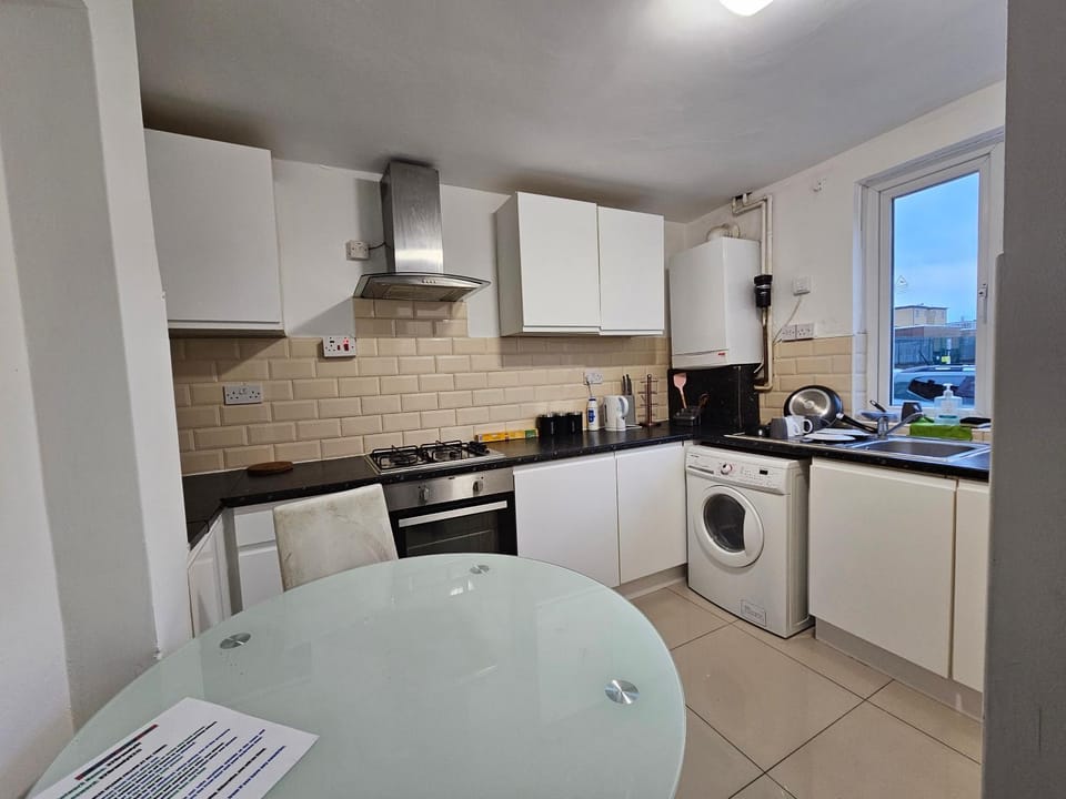 London E14 Stay Bed and Breakfast in London