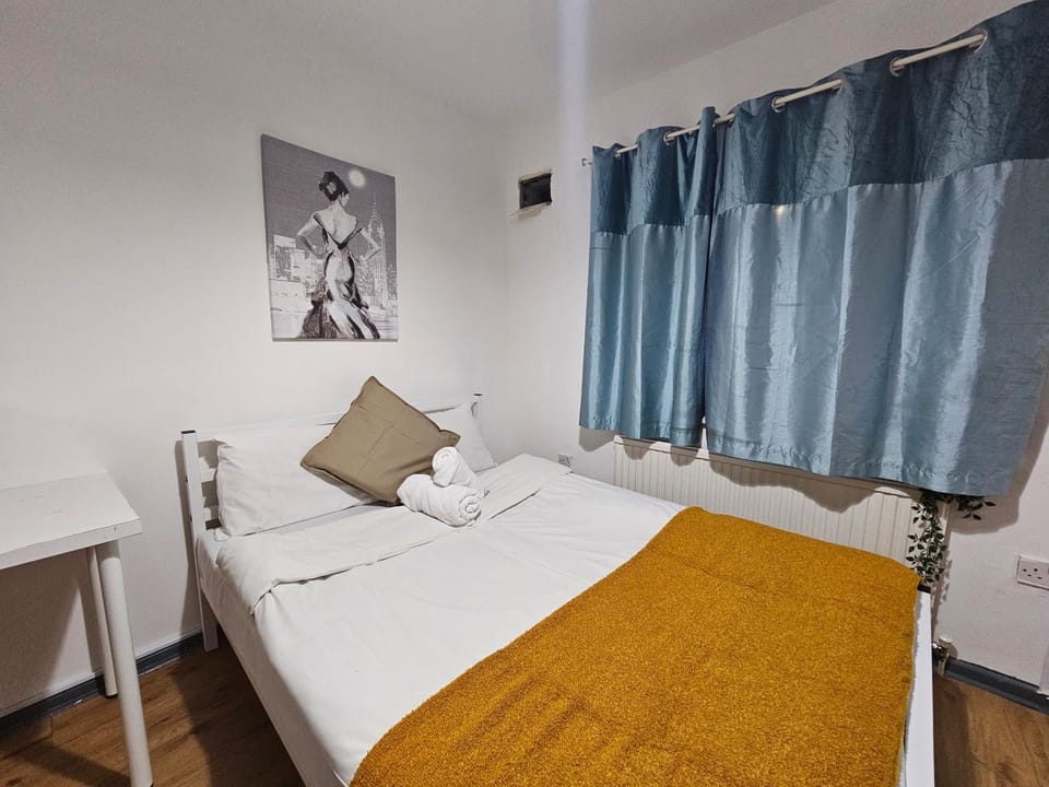 London E14 Stay Bed and Breakfast in London