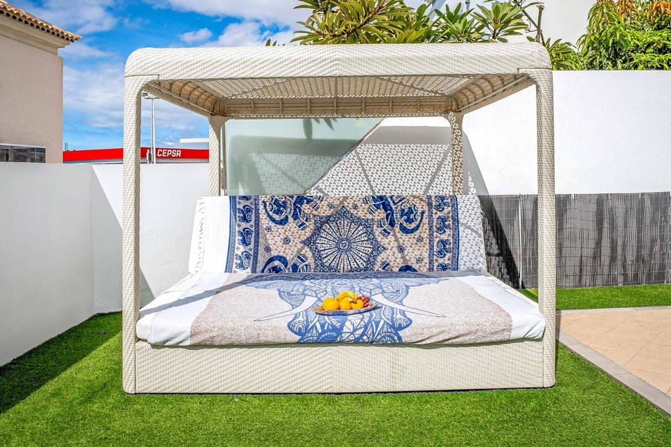 Bed, Garden, Seating area