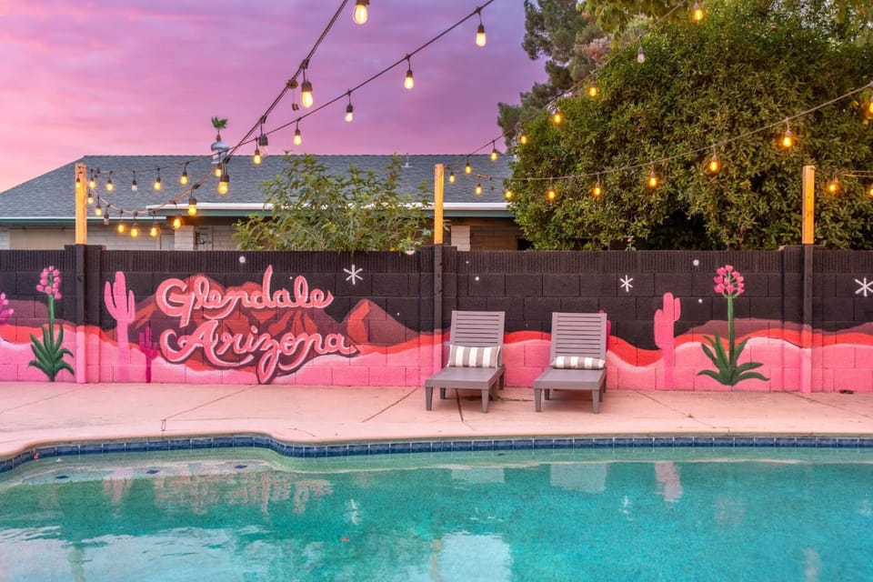 6 Br Resort Style Home Pool Game Room Fire Pit House in Glendale