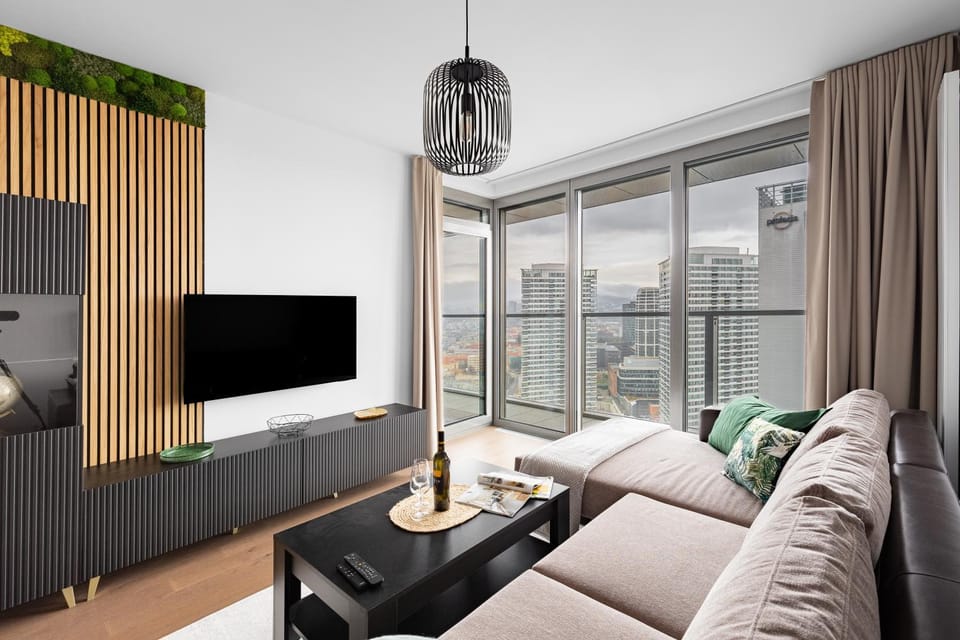 TV and multimedia, Living room, Seating area, Evening entertainment