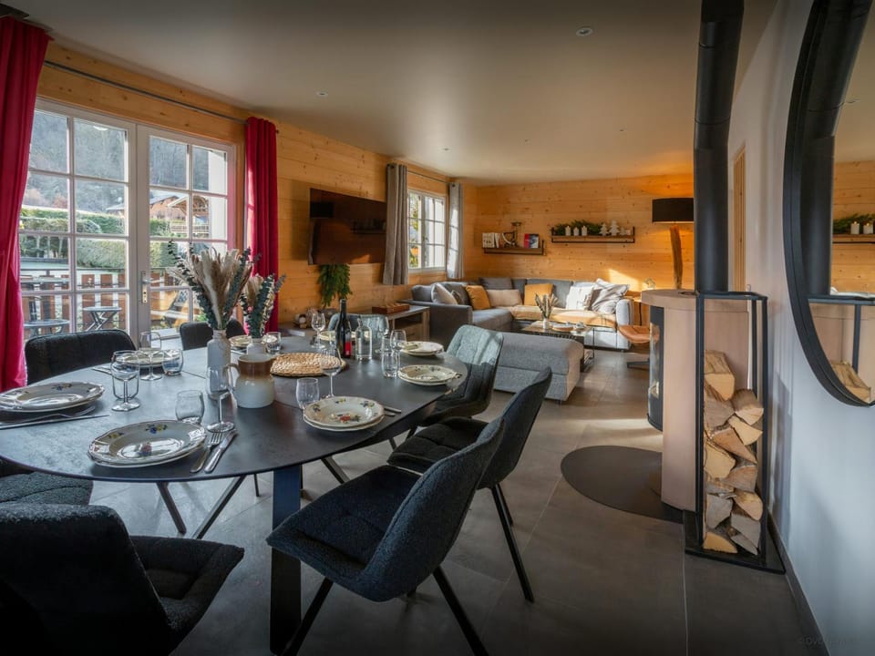 Living room, Seating area, Dining area