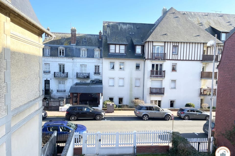 Neighbourhood, Street view, Location