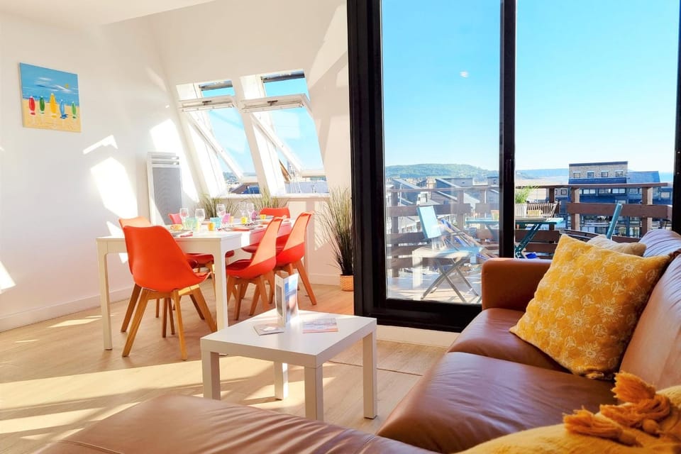 View (from property/room), Balcony/Terrace, Dining area