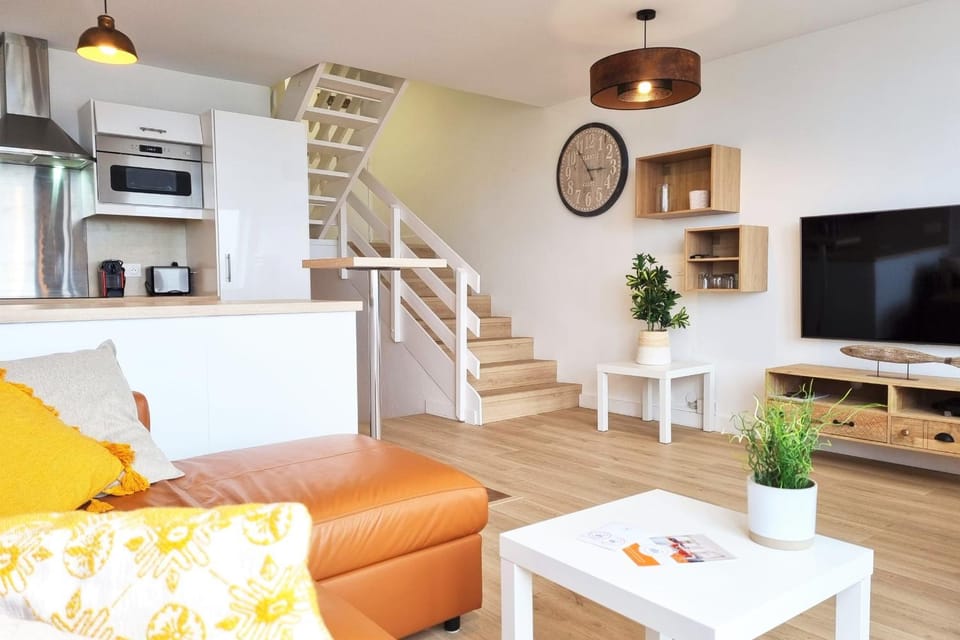 TV and multimedia, Kitchen or kitchenette, Living room, Dining area