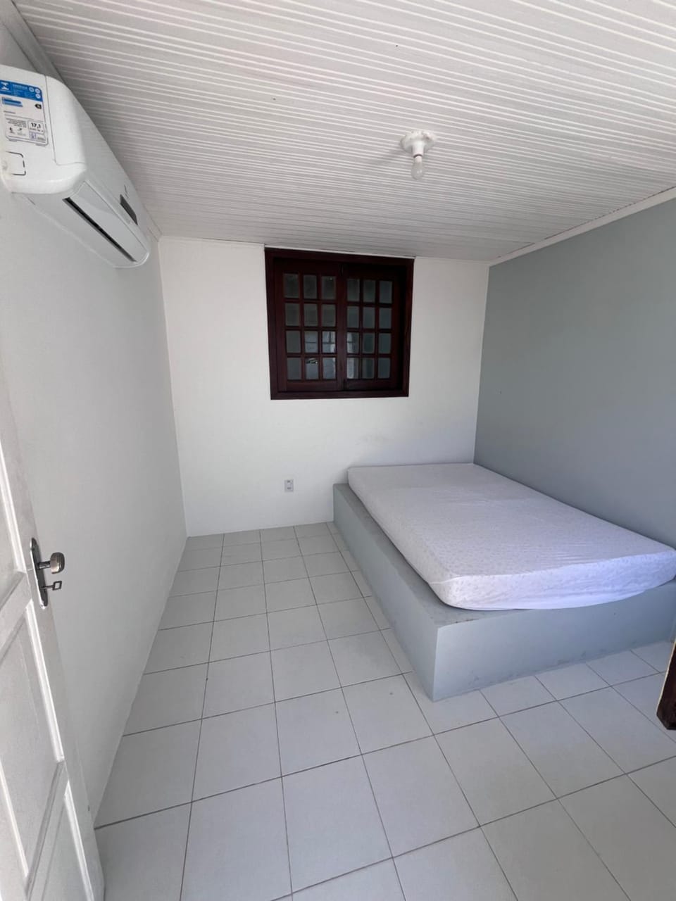 Bed, Photo of the whole room, Bedroom, air conditioner