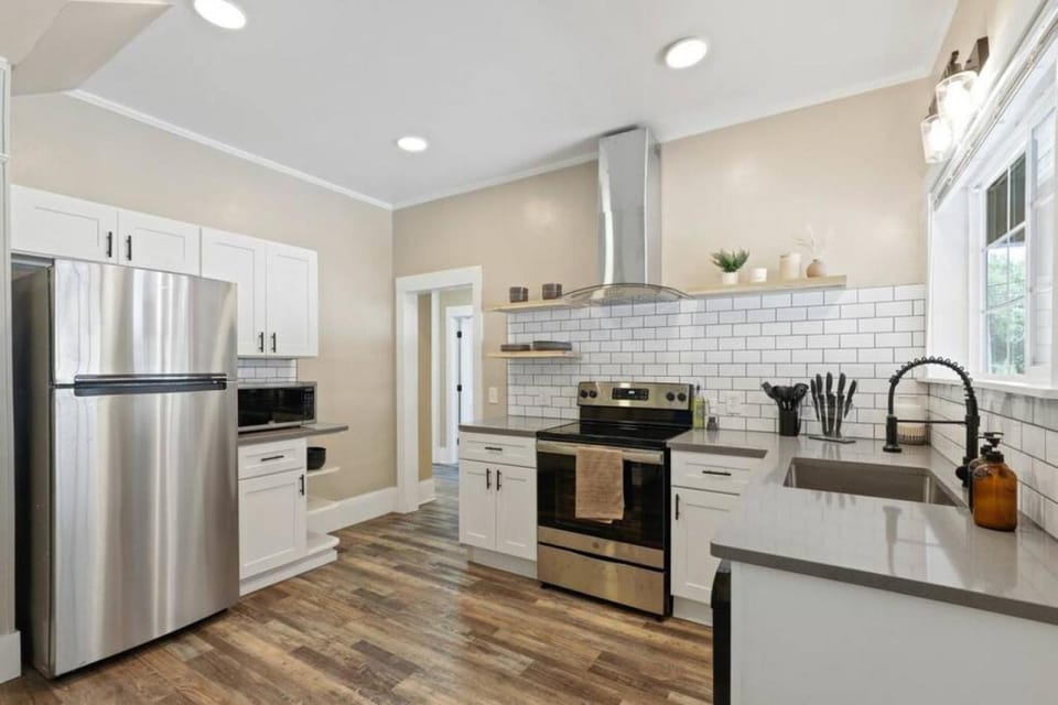 Stunning Craftsman Home in Manito FREE parking Apartment in Spokane