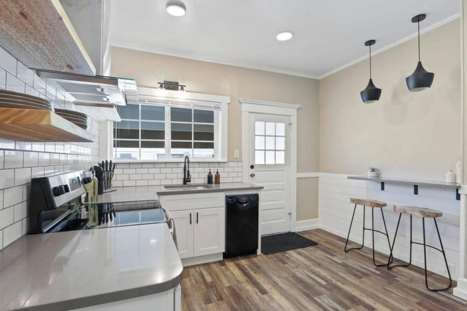 Stunning Craftsman Home in Manito FREE parking Apartment in Spokane