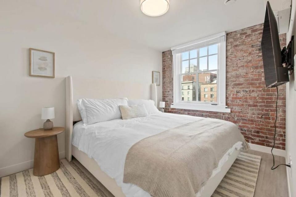 King Bed J and K on Main Luxury Apartment 402 Apartment in Spokane