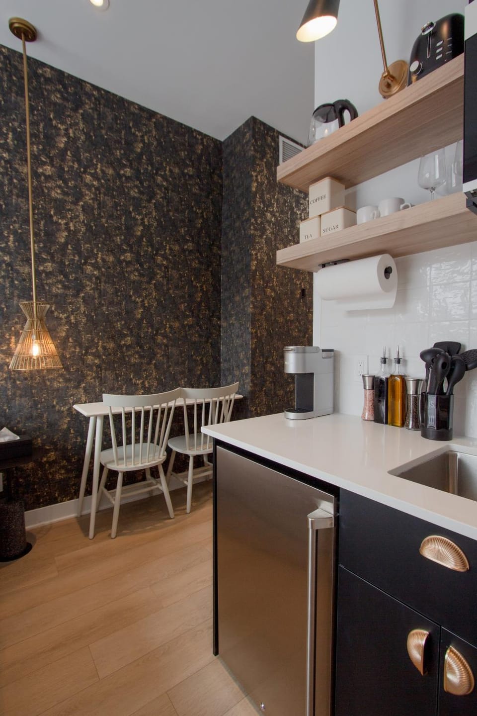 Kitchen or kitchenette, Seating area, Dining area