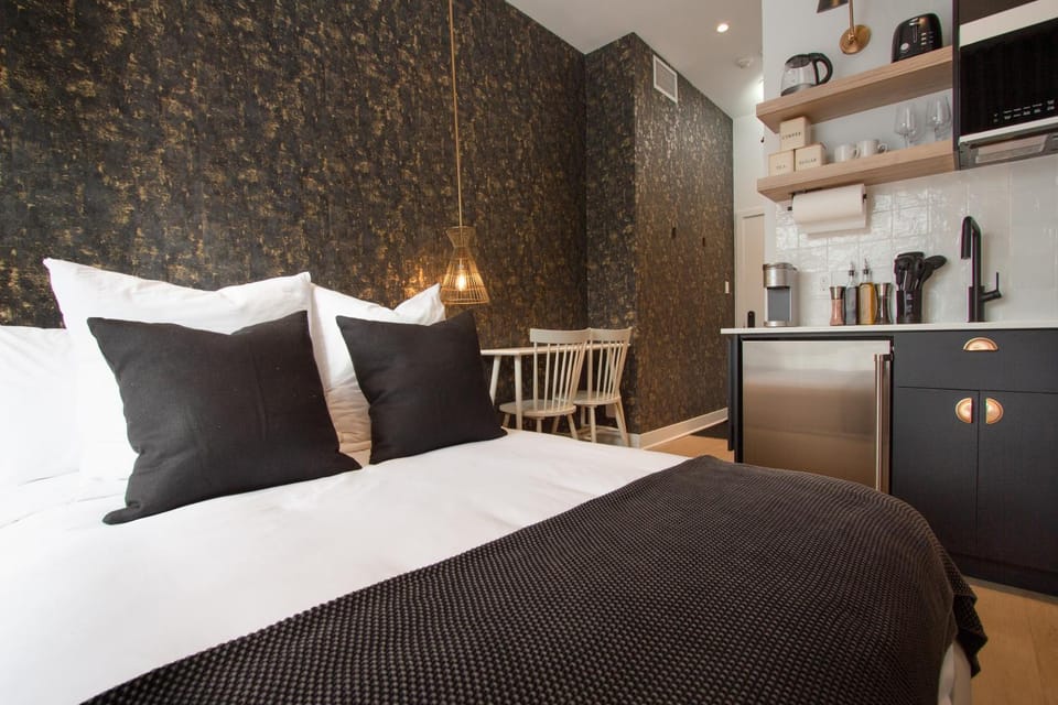 Kitchen or kitchenette, Bedroom