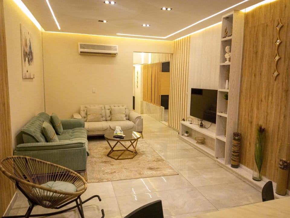 Luxury apartment overlooking the Nile, offering a prime location and excellent amenities Apartment in Cairo