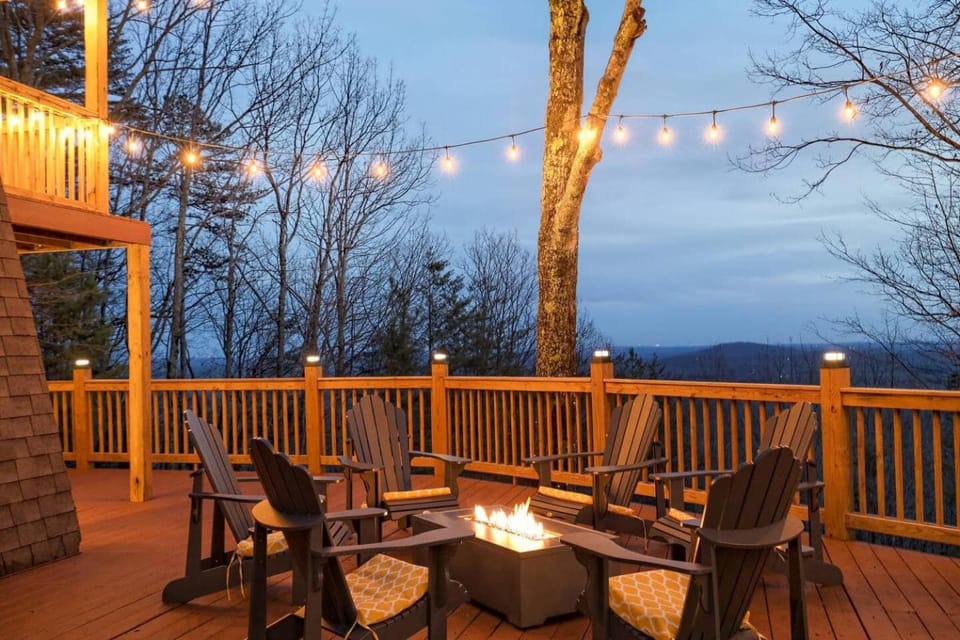 10 Min To Helen Hot Tub, Mtn Views, Game Room House in White County
