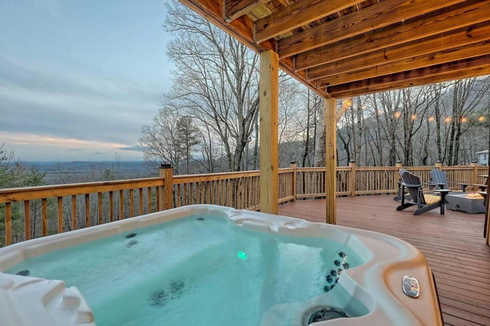 10 Min To Helen Hot Tub, Mtn Views, Game Room House in White County