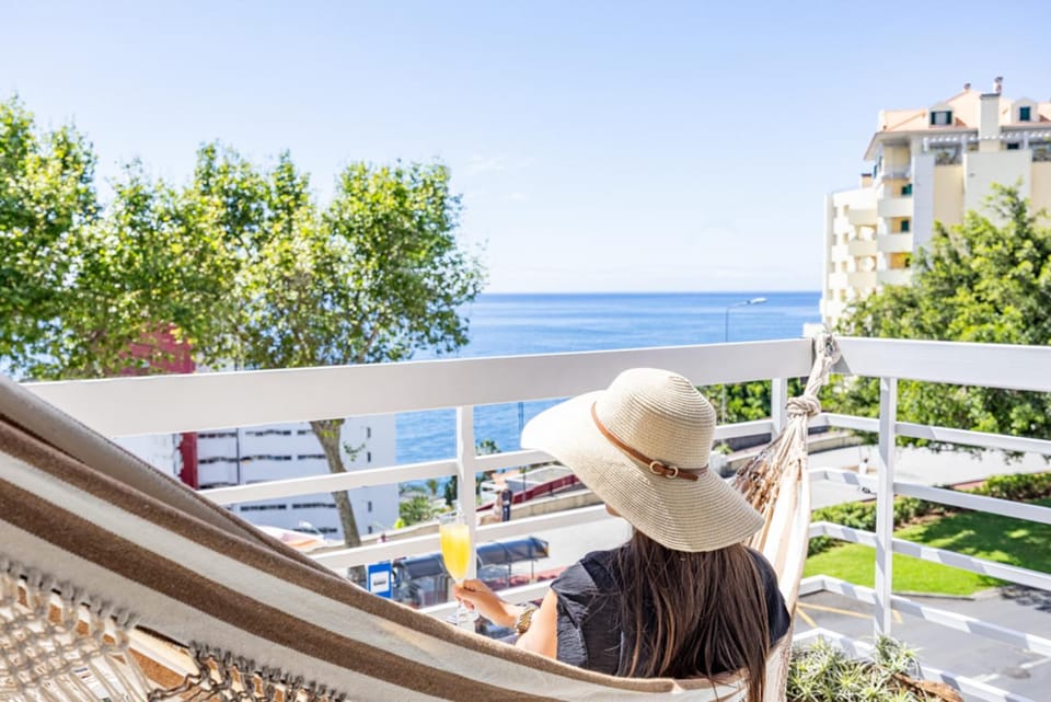 People, Sea view