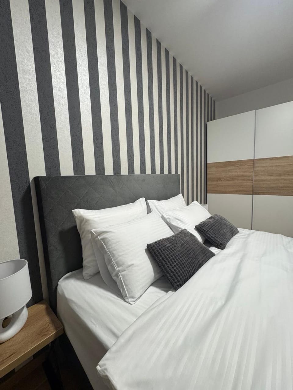 Square In - FREE GARAGE- Apartment in Novi Sad