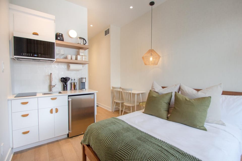 Kitchen or kitchenette, Bedroom