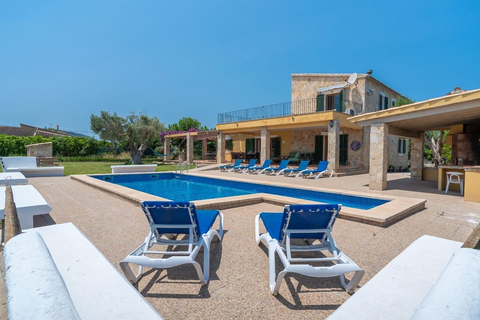 Patio, Day, Pool view, Swimming pool, sunbed