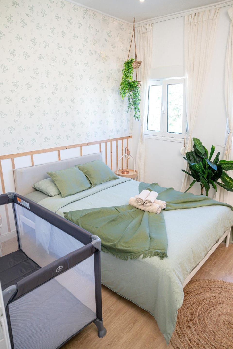 Bed, Photo of the whole room, Bedroom, cot