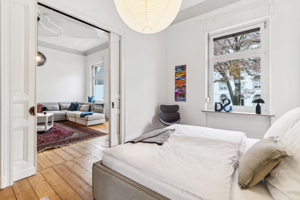 Photo of the whole room, Bedroom
