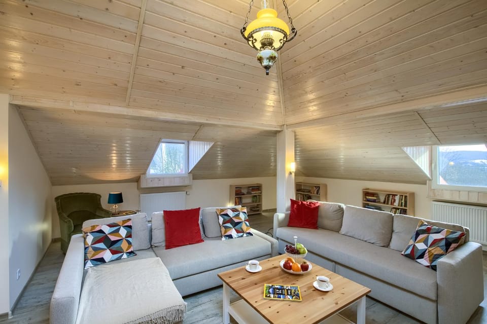TV and multimedia, Seating area, Dining area