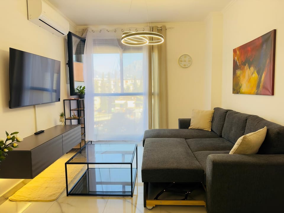 Communal lounge/ TV room, TV and multimedia, Living room, Seating area, Evening entertainment