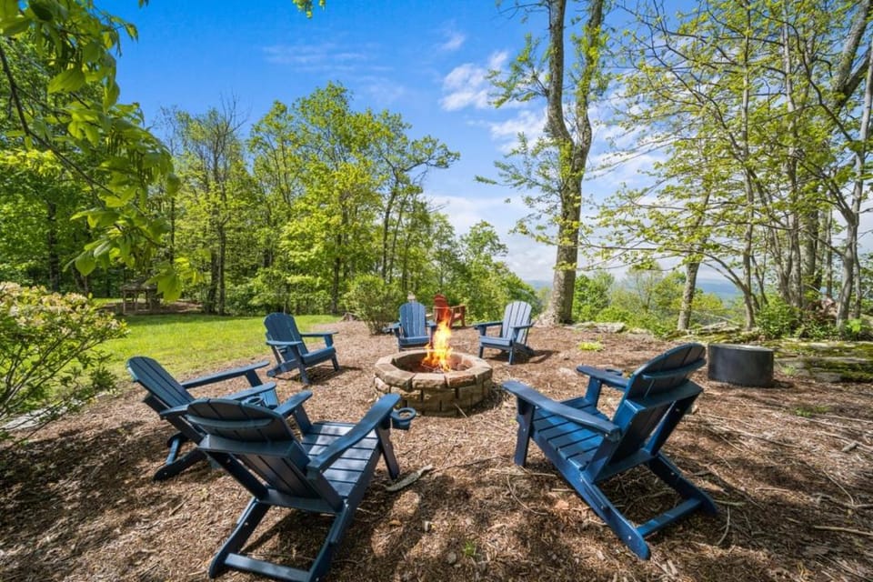 Wolf Ridge Lodge House in Watauga