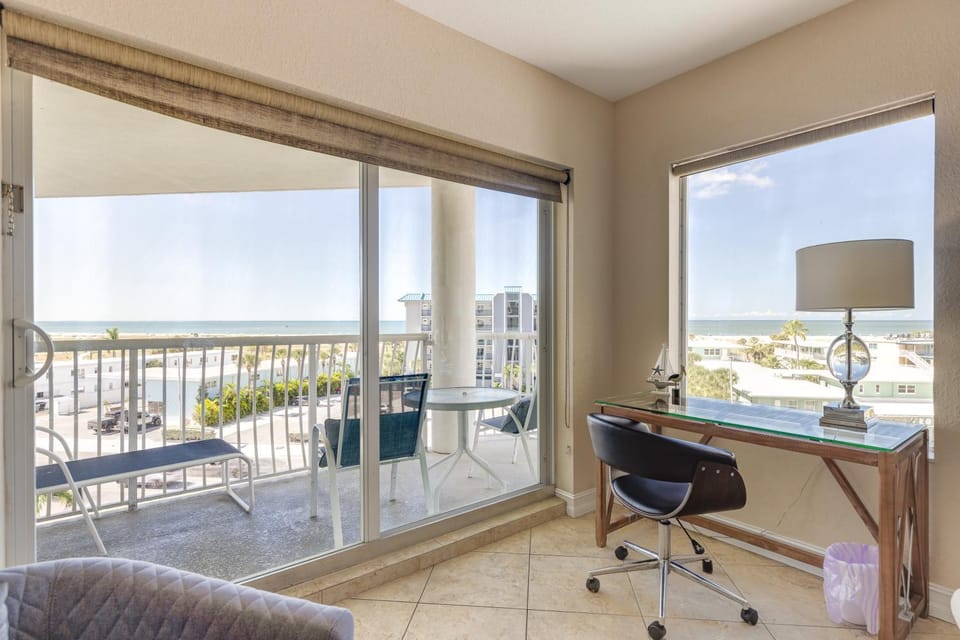 Comfort & Style for the Ultimate Beach Getaway Apartment in Treasure Island