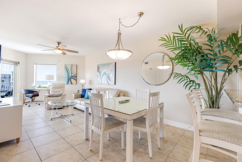 Comfort & Style for the Ultimate Beach Getaway Apartment in Treasure Island