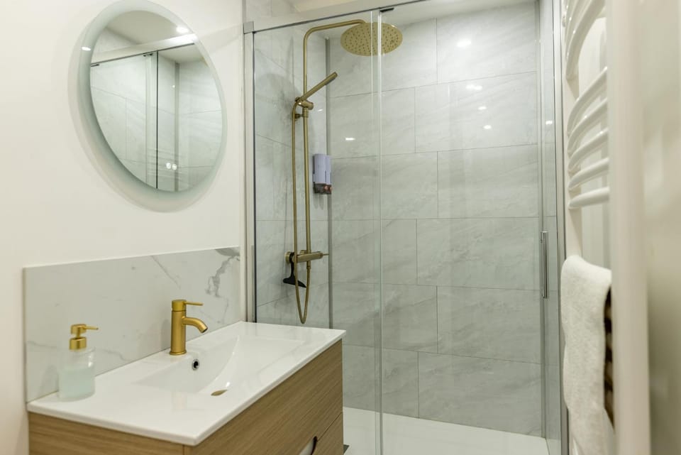 Shower, Bathroom, towels