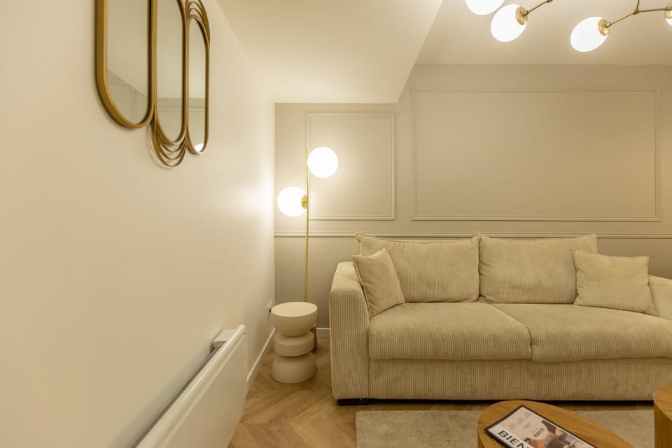 Living room, Seating area, internet