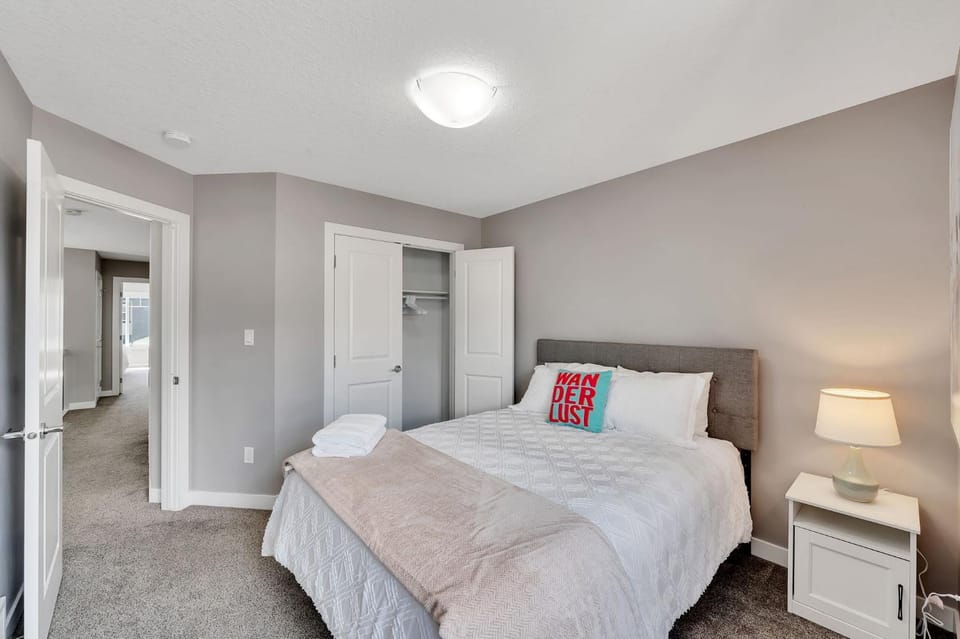 Bed, Photo of the whole room, Bedroom, wardrobe