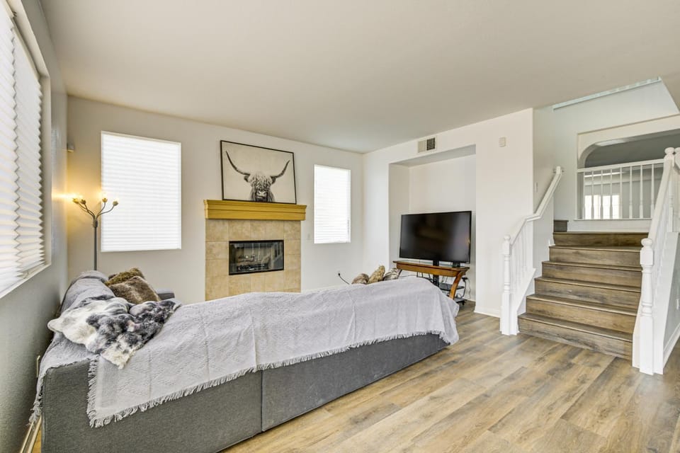 Pool Table and Charcoal Grill Home in Victorville! House in Victorville