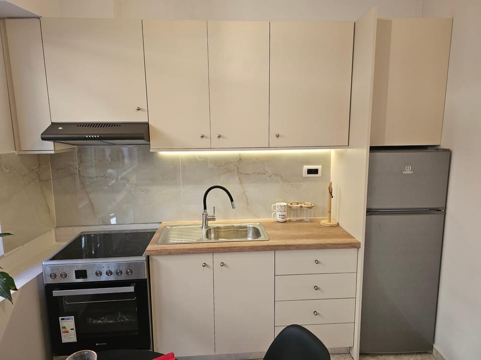 Kitchen or kitchenette, oven, stove