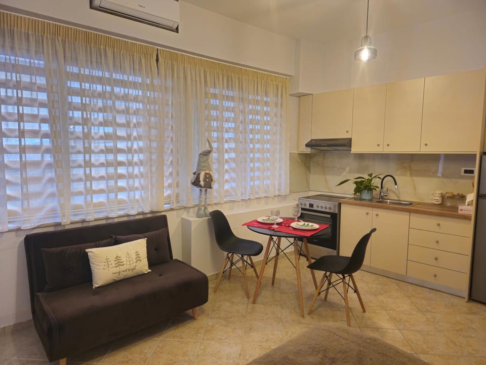 Kitchen or kitchenette, Seating area