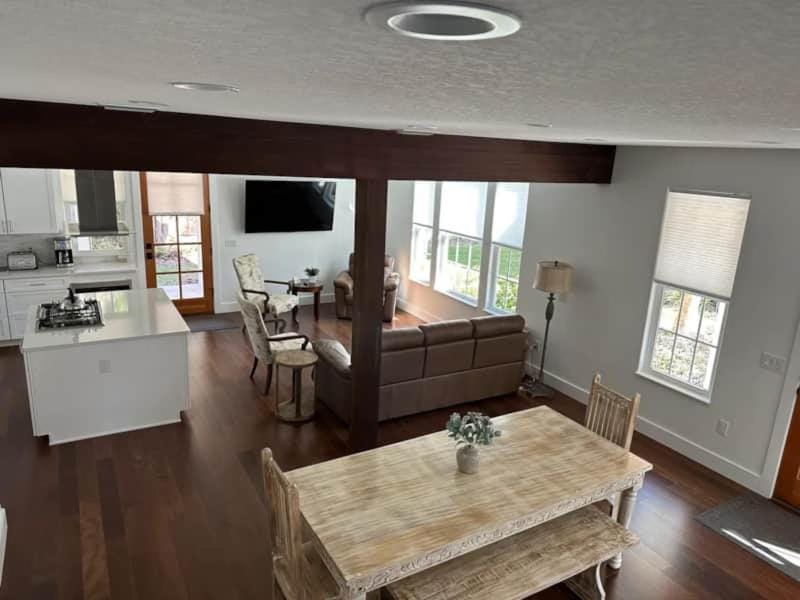 TV and multimedia, Kitchen or kitchenette, Living room, Dining area