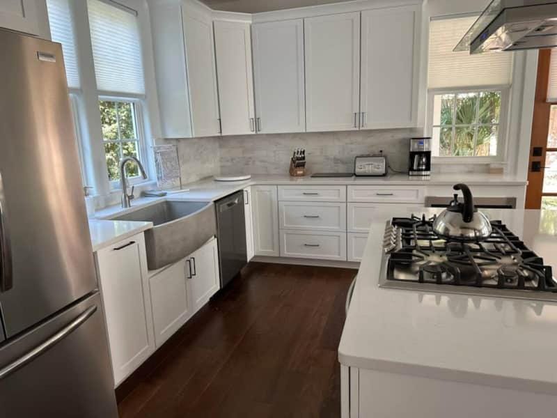 Coffee/tea facilities, Kitchen or kitchenette, dishwasher, oven, stove, toaster