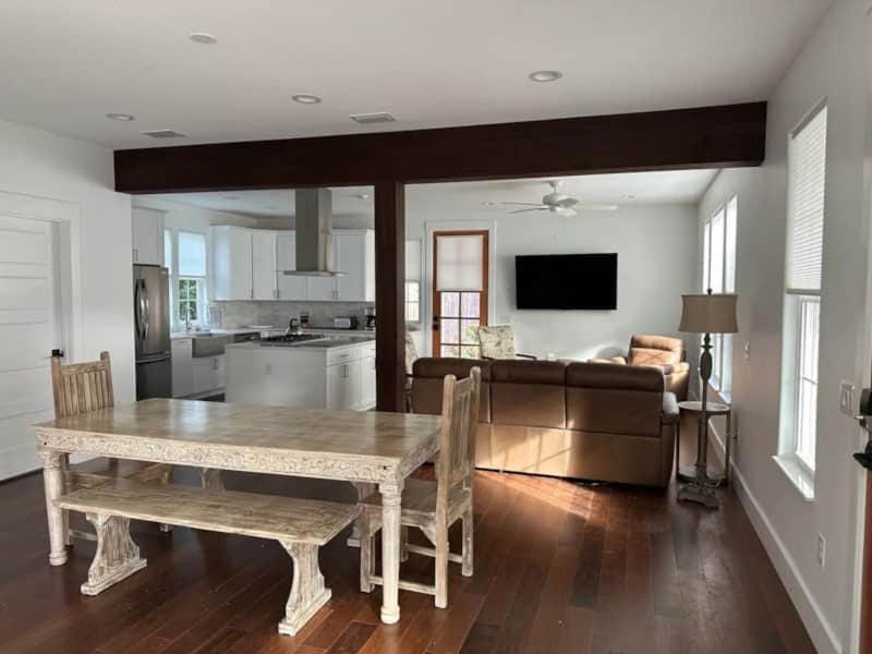 TV and multimedia, Kitchen or kitchenette, Living room, Dining area