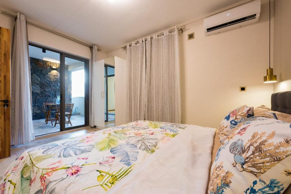 Bedroom, air conditioner